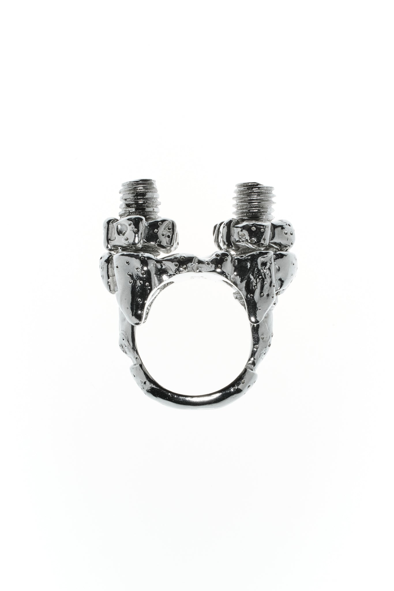 Maena Klemm Ring: robustes See-Artefakt mit texturierter, glänzender Oberfläche – Sterling Silber abgebildet vor weißem Hintergrund