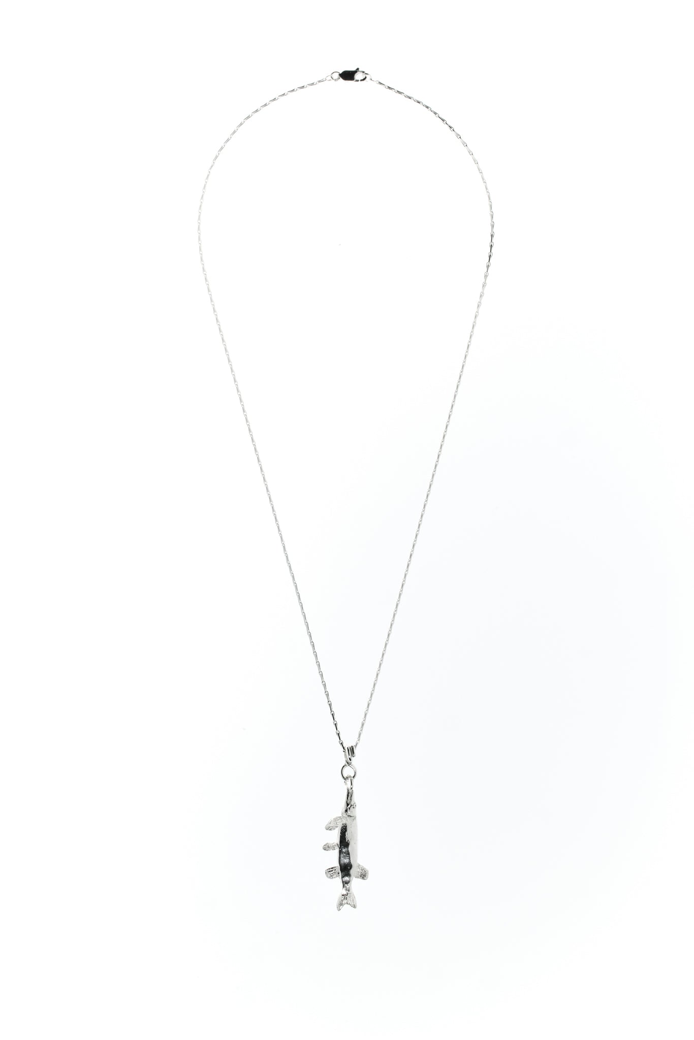 Halskette mit Sander Anhänger, 8 g, 16 x 57 x 8 mm, Sterling Silber in Form eines Zanders, handmodelliert