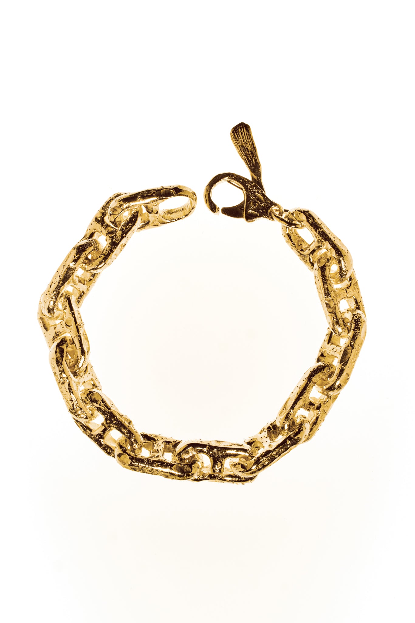 Schwere Ankerkettenglieder – Zanderflosse gibt dem Karabiner Halt, handgefertigt aus 100% recyceltem 935er Sterling Silber und mit 18kt Gold plattiert
