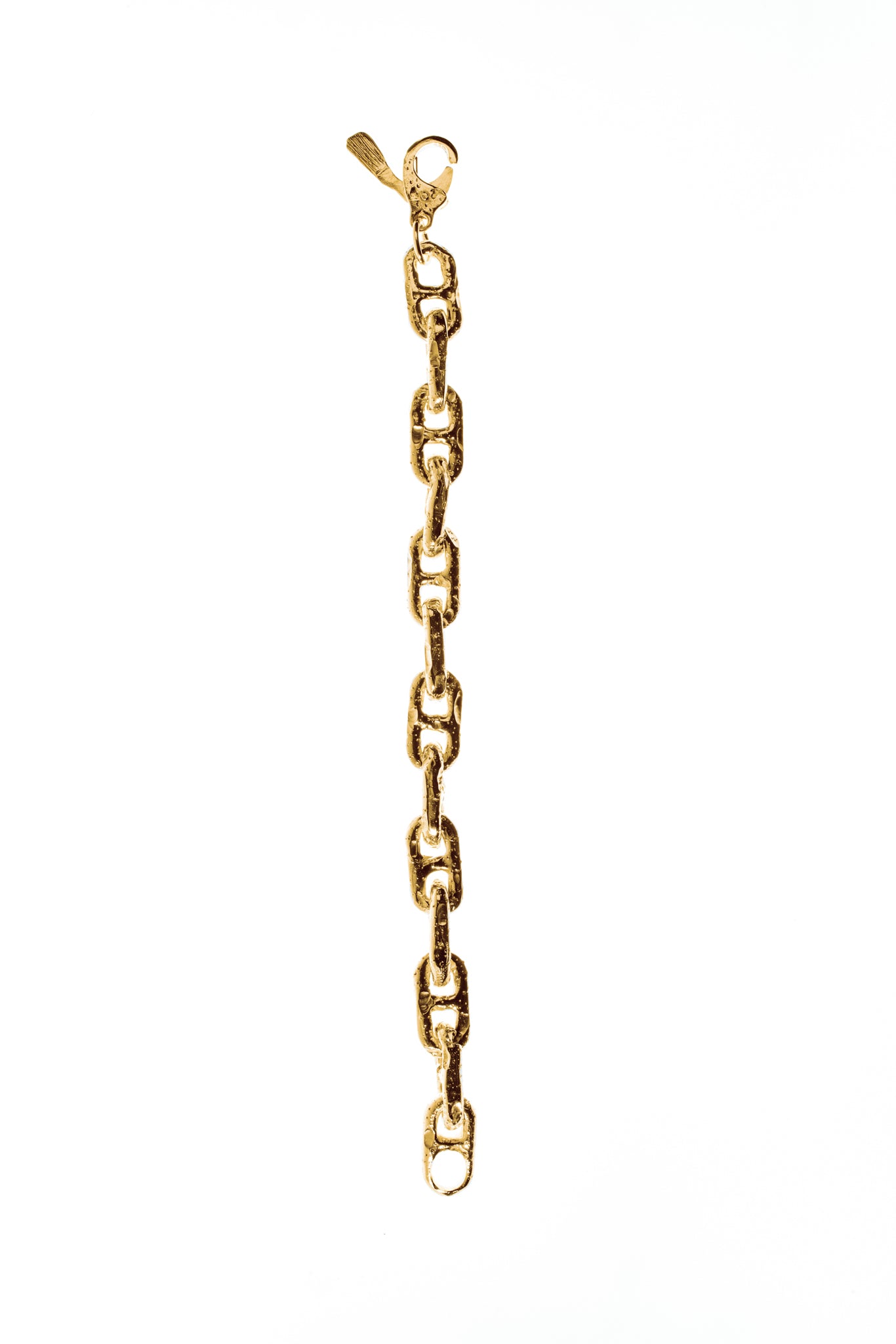 Schwere Ankerkettenglieder – Zanderflosse gibt dem Karabiner Halt, handgefertigt aus 100% recyceltem 935er Sterling Silber und mit 18kt Gold plattiert