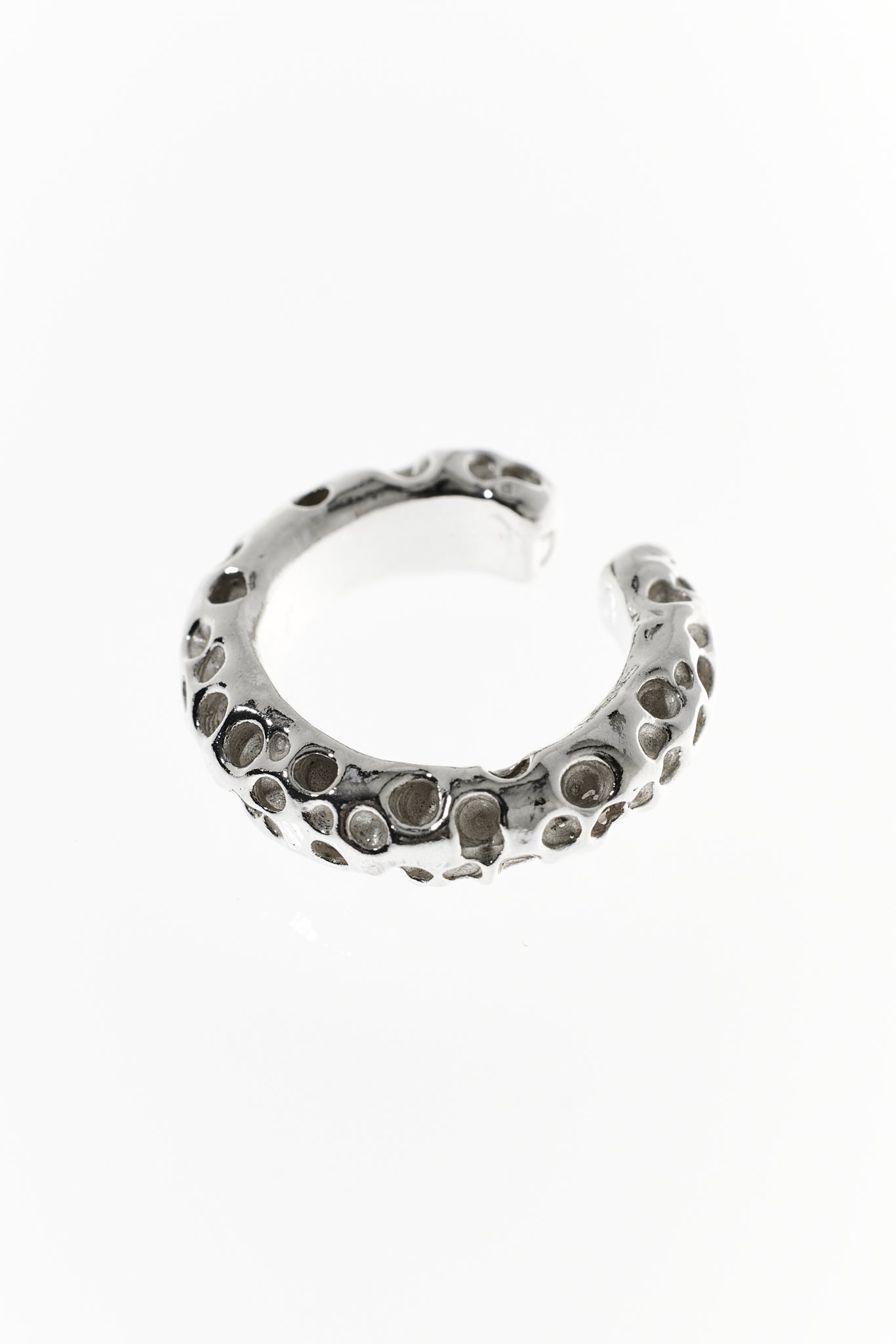 Wandering Foraminifere Ear Cuff