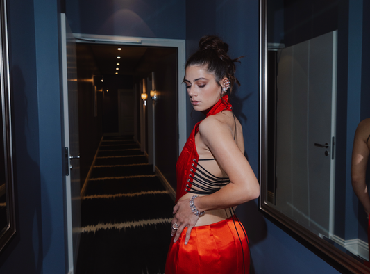 Derya Akyol in Carolin Dieler Schmuck
