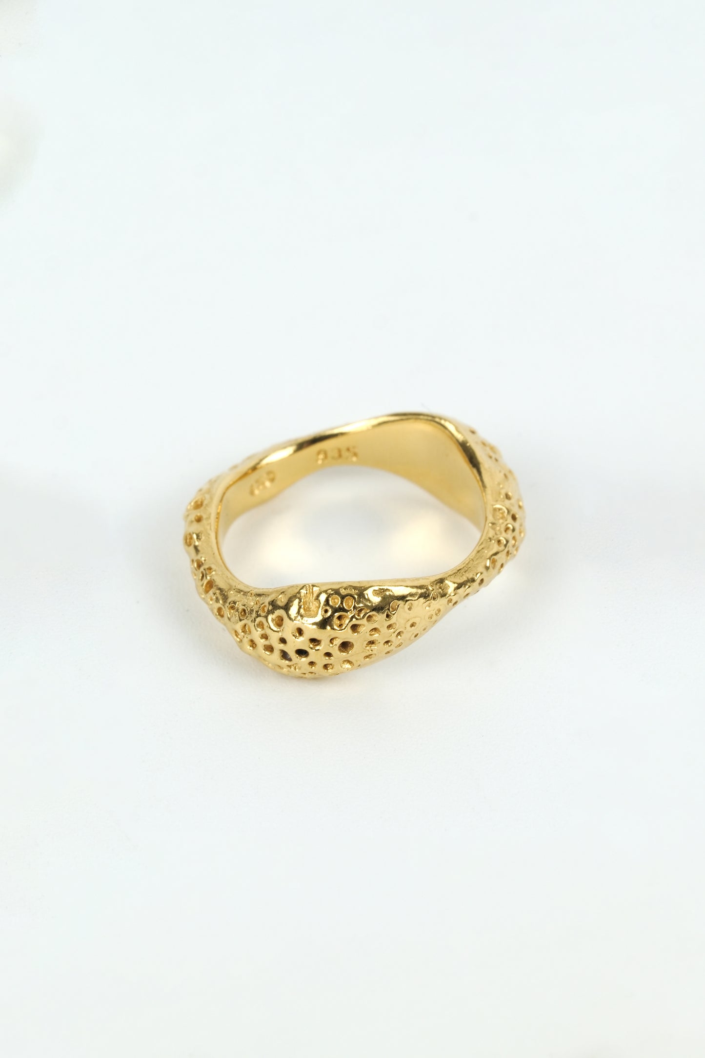Billowed Porifera Ring