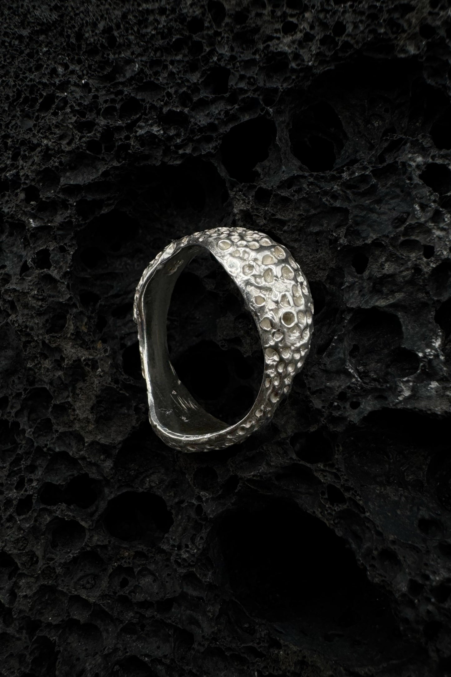 Billowed Porifera Ring