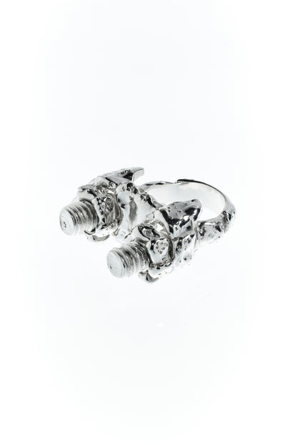 Maena Klemm Ring: robustes See-Artefakt mit texturierter, glänzender Oberfläche – Sterling Silber abgebildet vor weißem Hintergrund