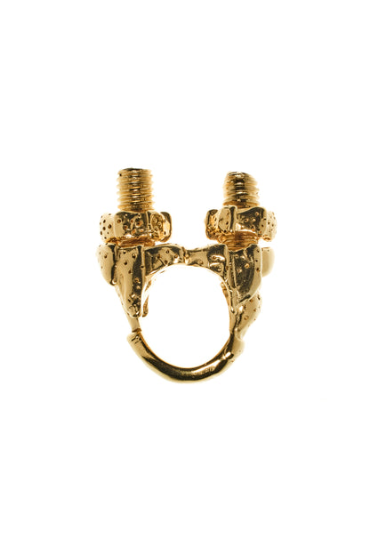 Maena Klemm Ring: robustes See-Artefakt mit texturierter, glänzender Oberfläche – gold plattiert abgebildet vor weißem Hintergrund