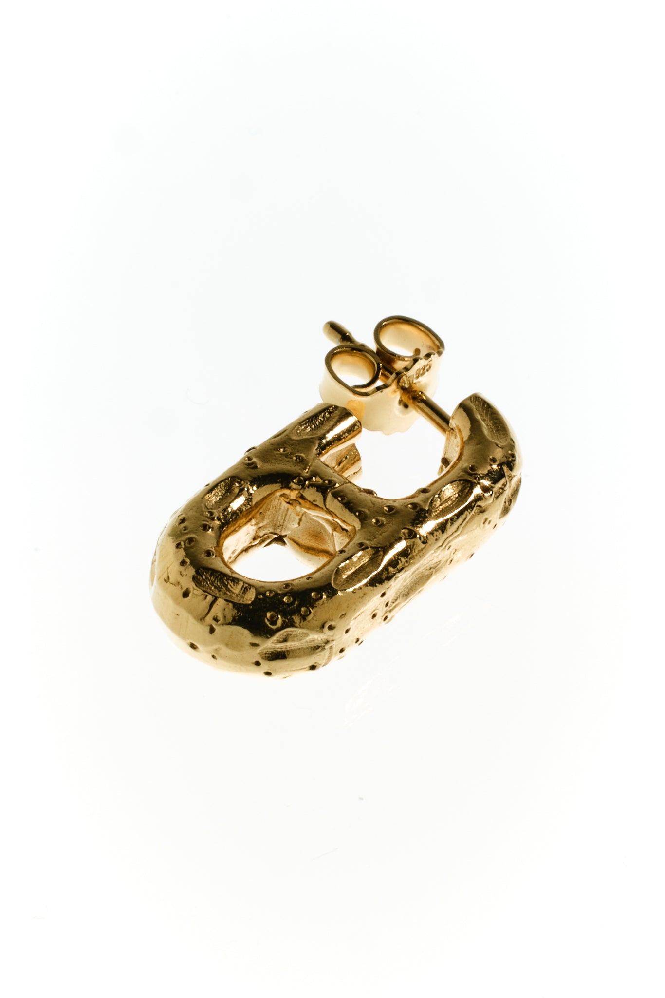 Schill Ohrring, 6 g, 11 x 22 x 5 mm, gold plattiert mit gepunkteter Oberfläche, an die Haut eines Zanders erinnernd